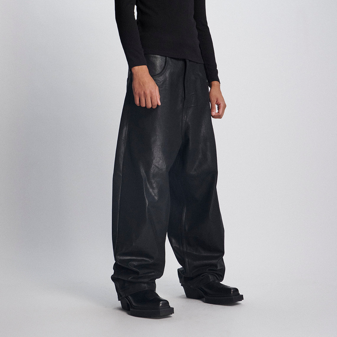 MAGDELINE BLACK WAXED JEANS