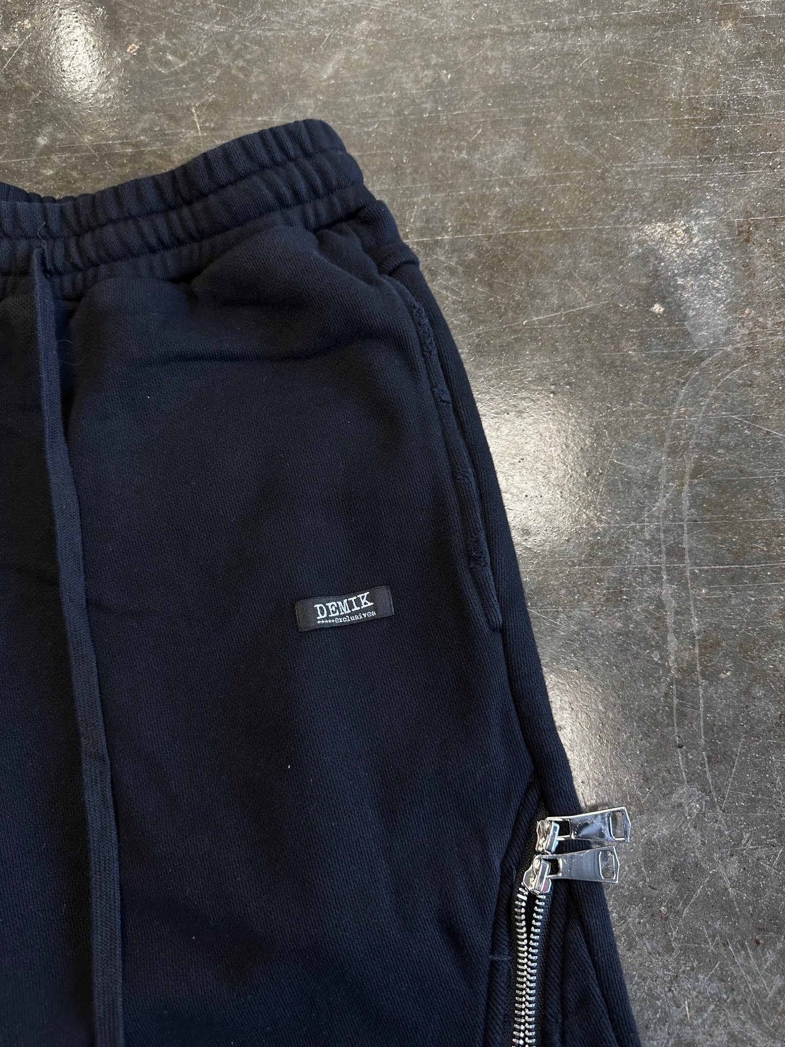 STEALTH 3X ZIP FLARED SWEATS (PREMADE)