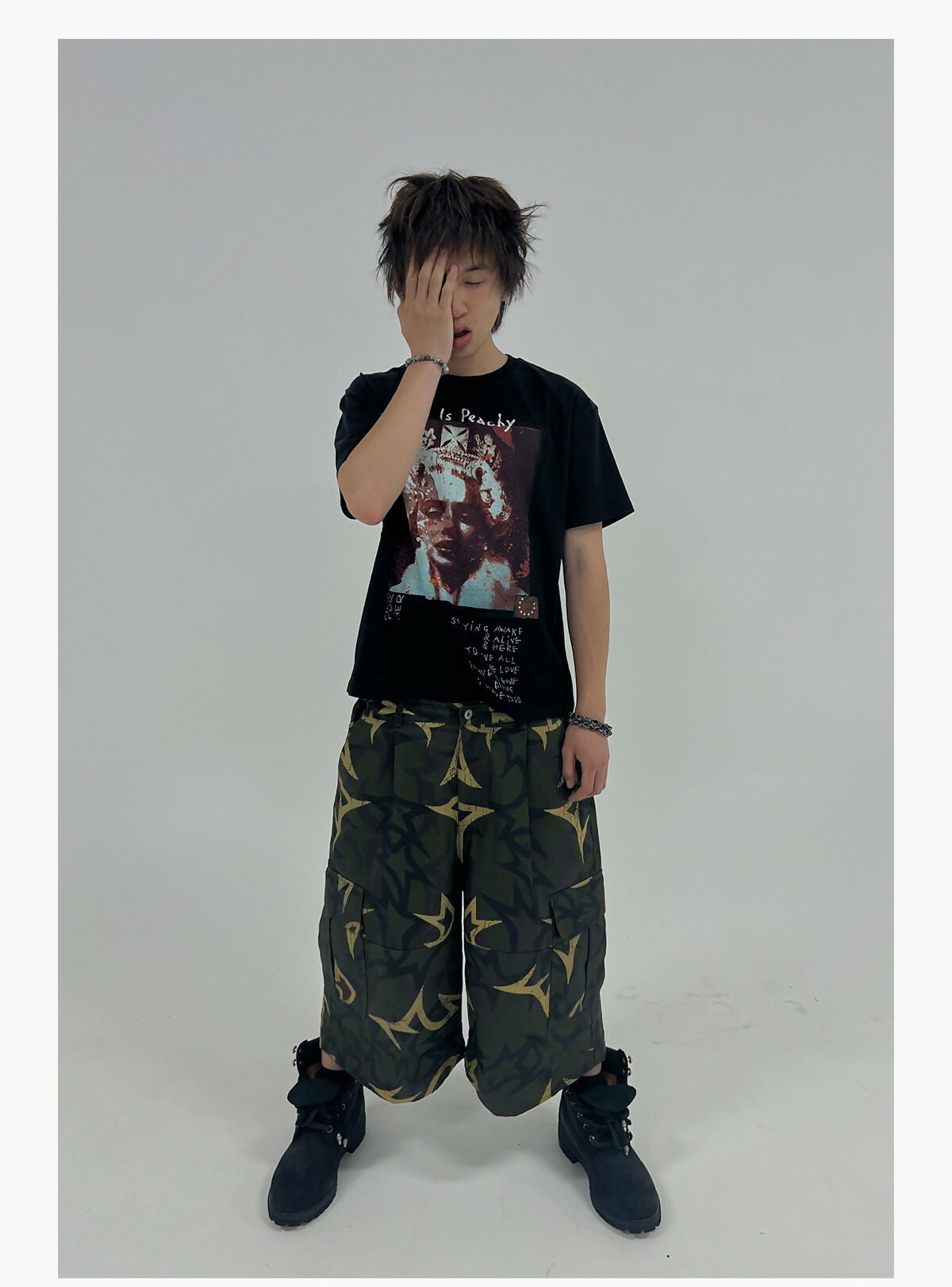 THORN STAR CROPPED PANTS