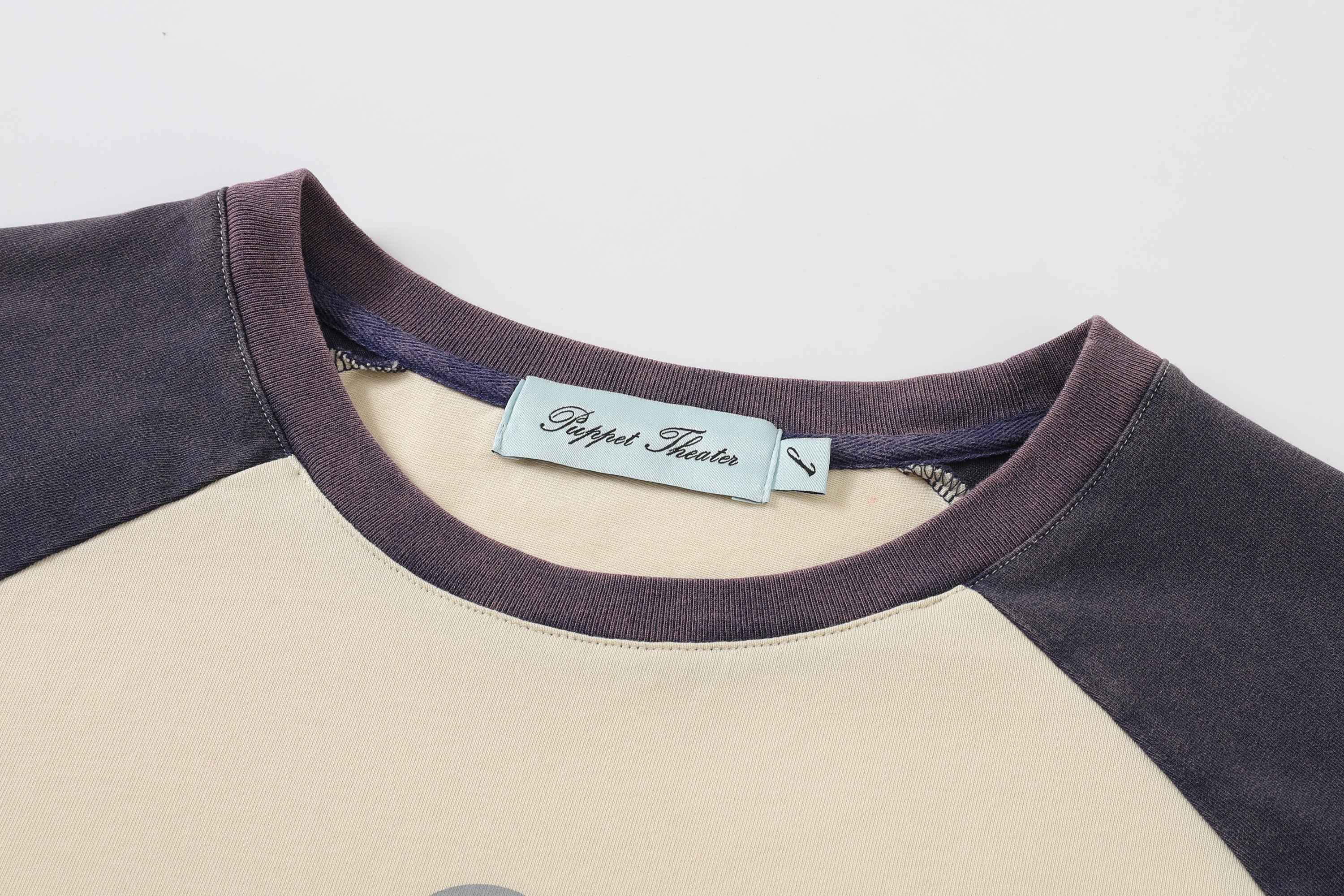 Pseudo Graffiti Raglan - Puppet-Theater