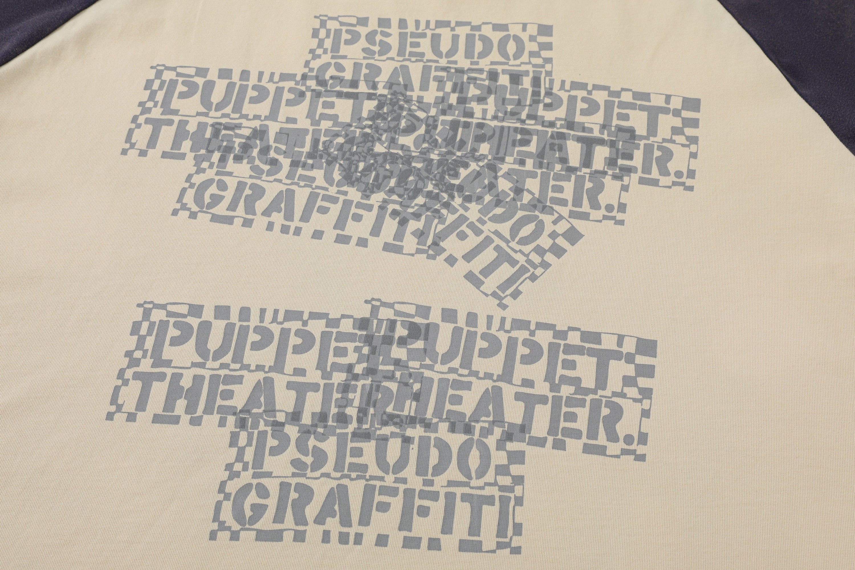 Pseudo Graffiti Raglan - Puppet-Theater