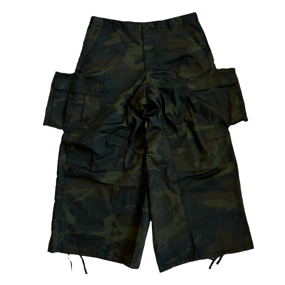 【THEAIRTOWN】Camouflage Layered Cargo Bermuda Pants ★ Cargo camo shorts