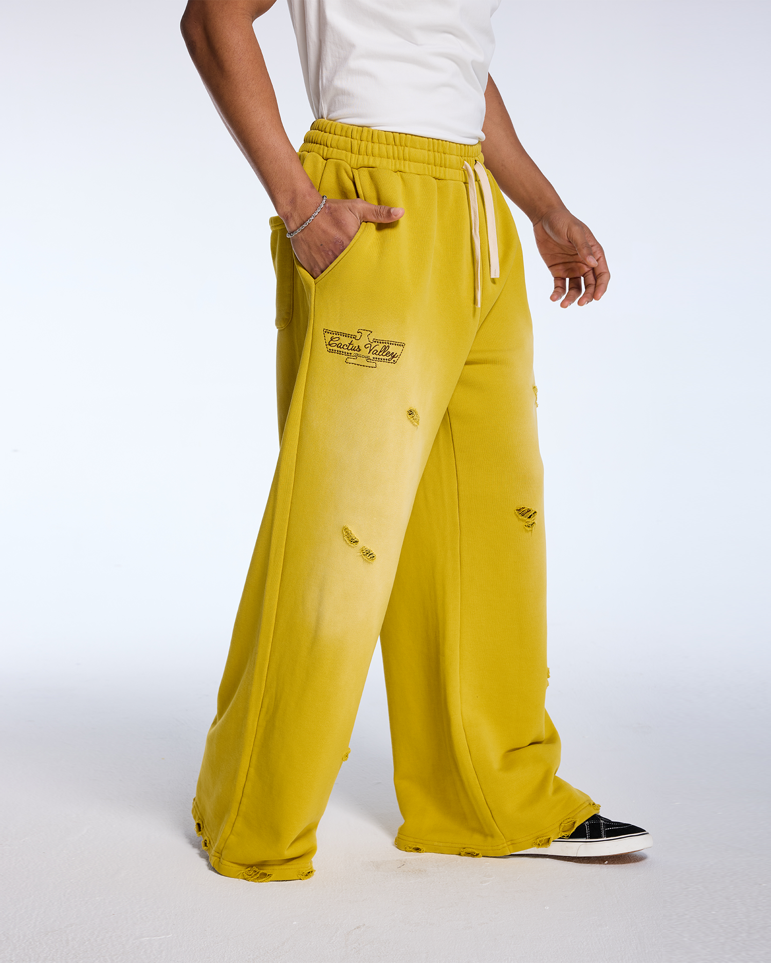 EAGLE VALLEY DISTRESSED SWEATS