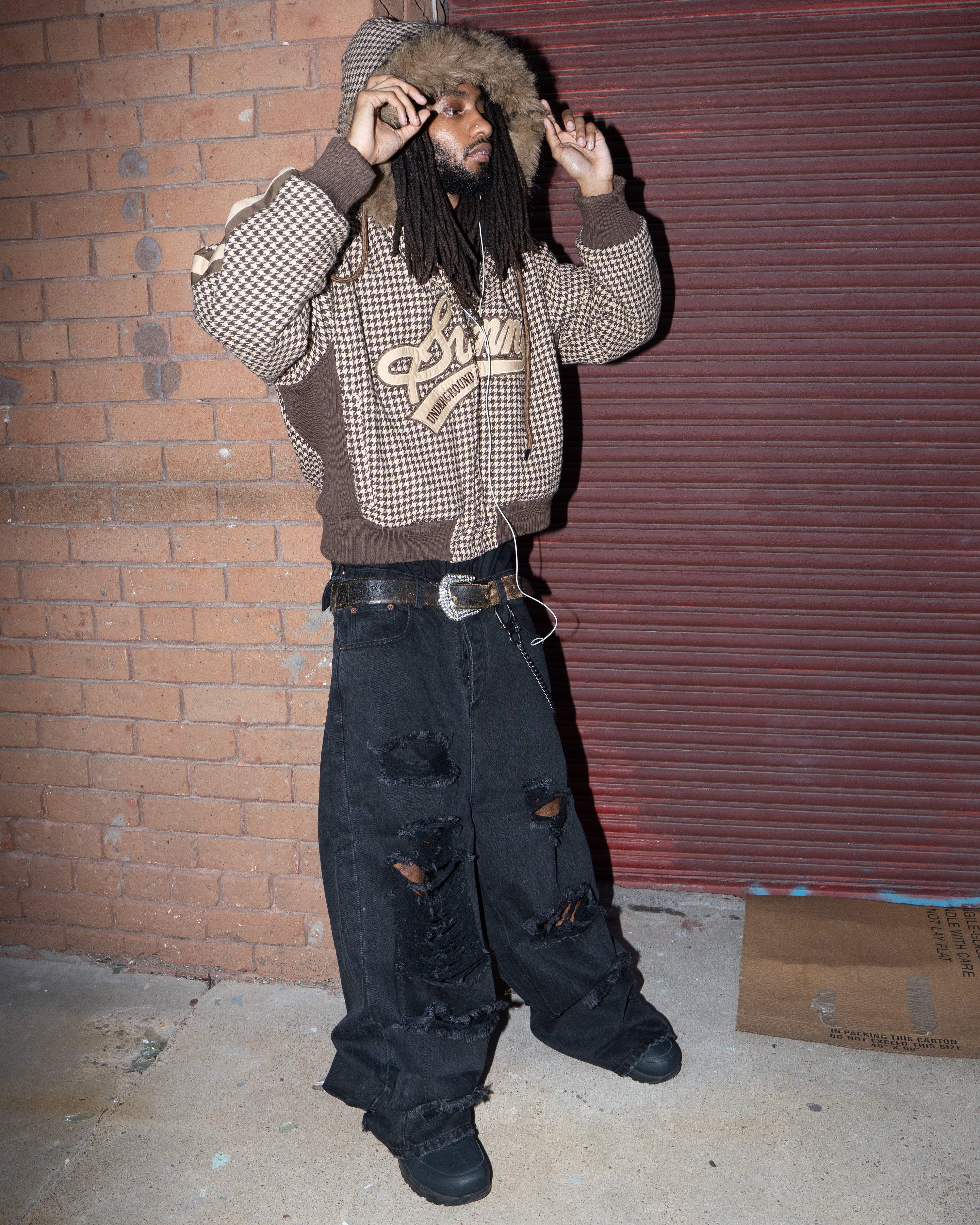 DISTRESSED BLACK BAGGY DENIM