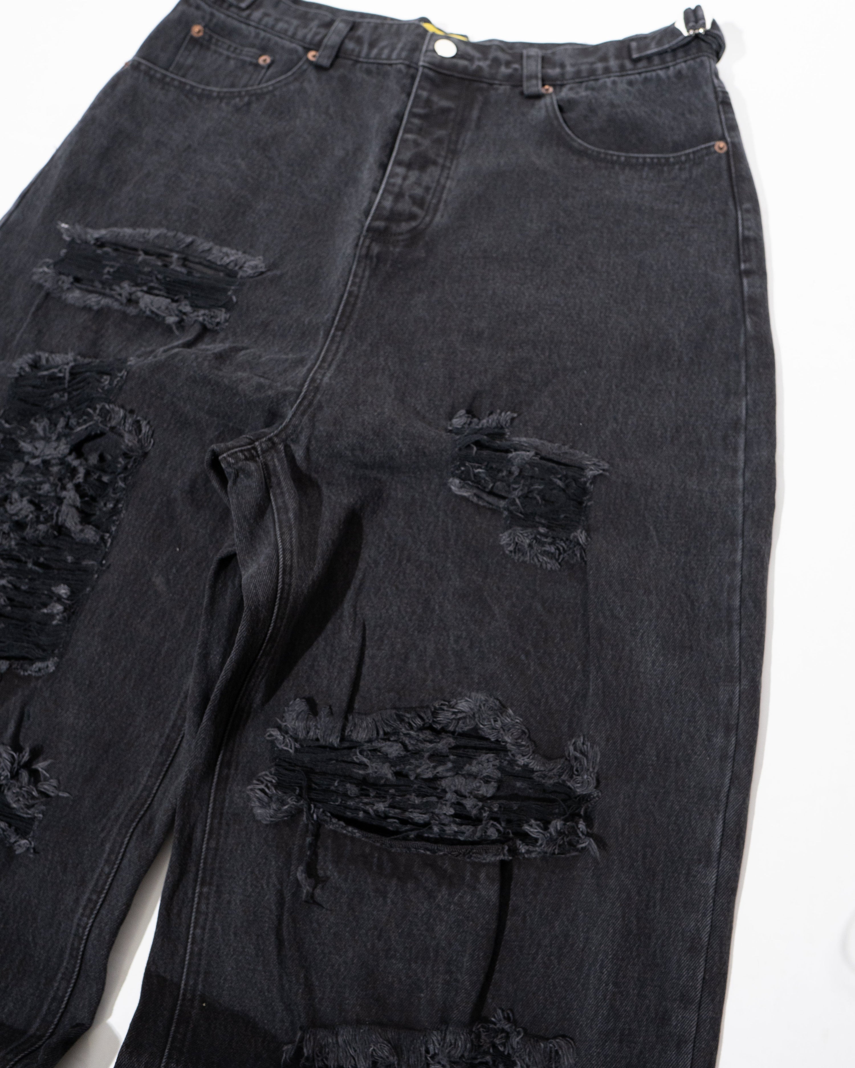 DISTRESSED BLACK BAGGY DENIM