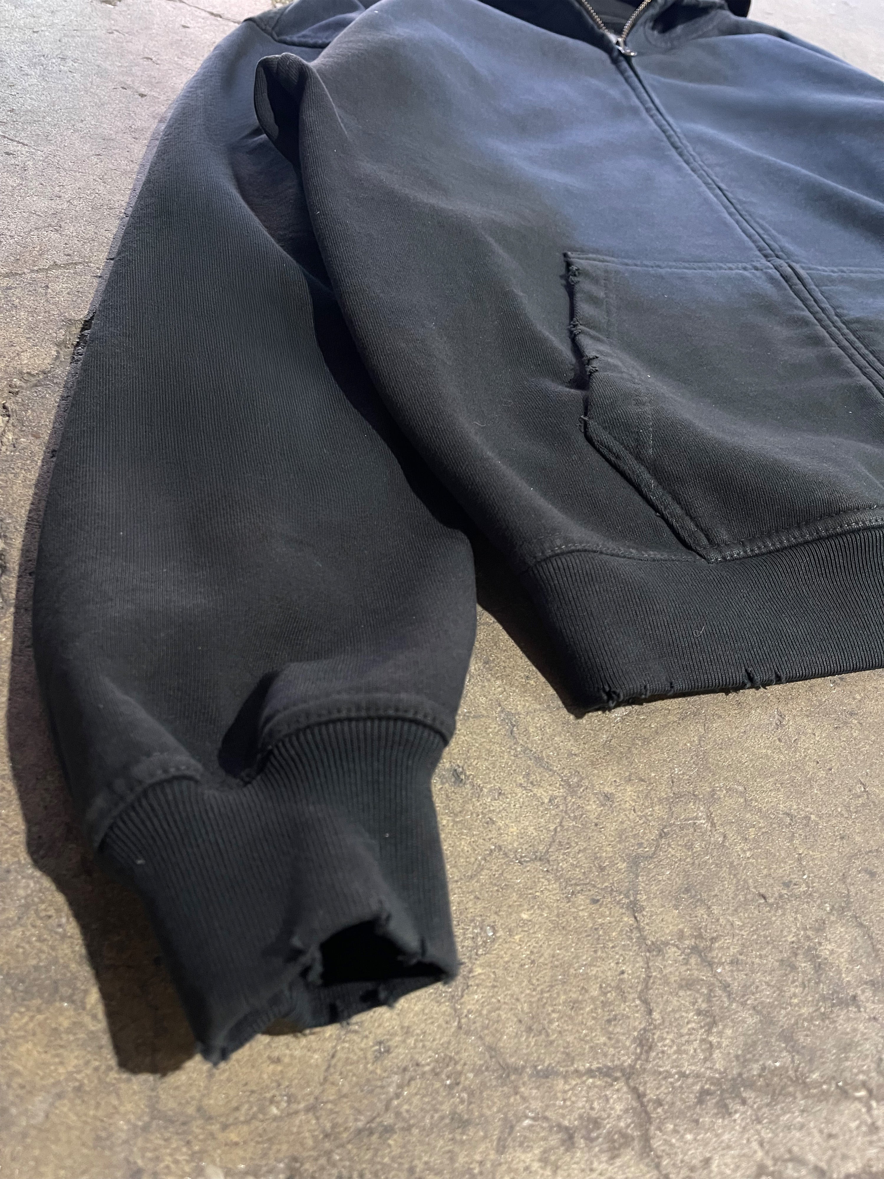 DISTRESSED & WASHED ZIP HOODIE