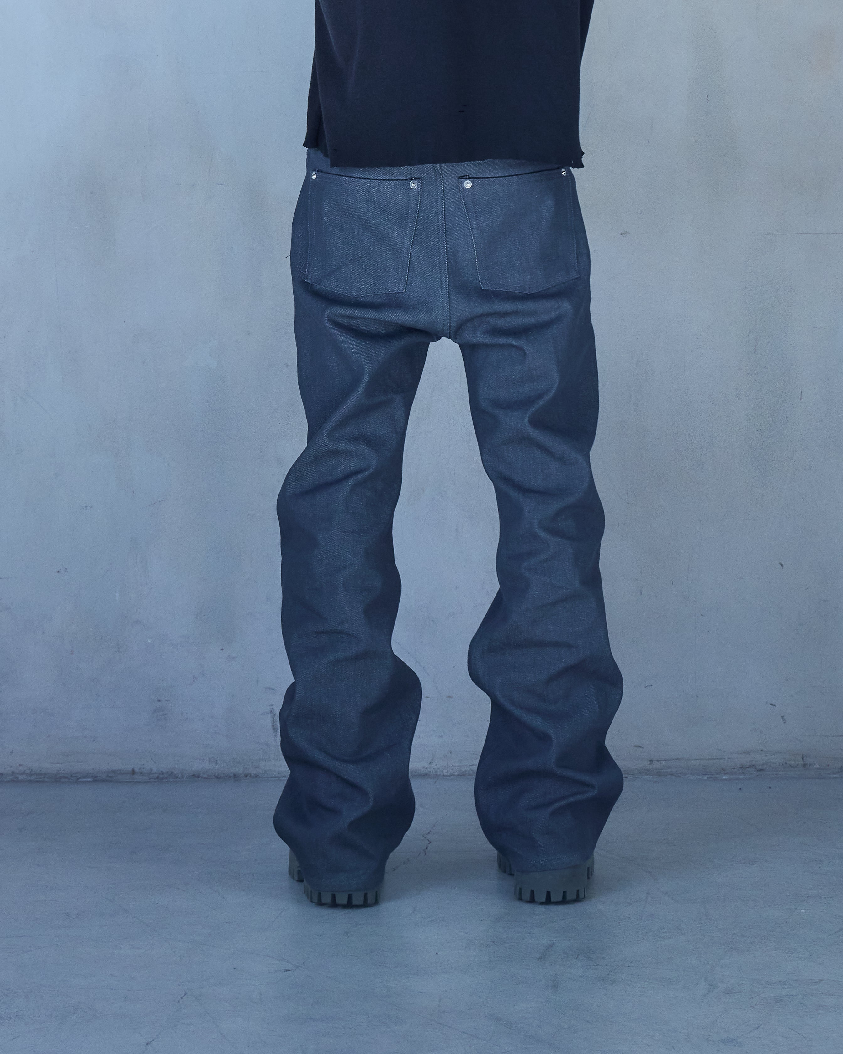 BASE0.3-CHARCOAL-14OZ RAW DENIM