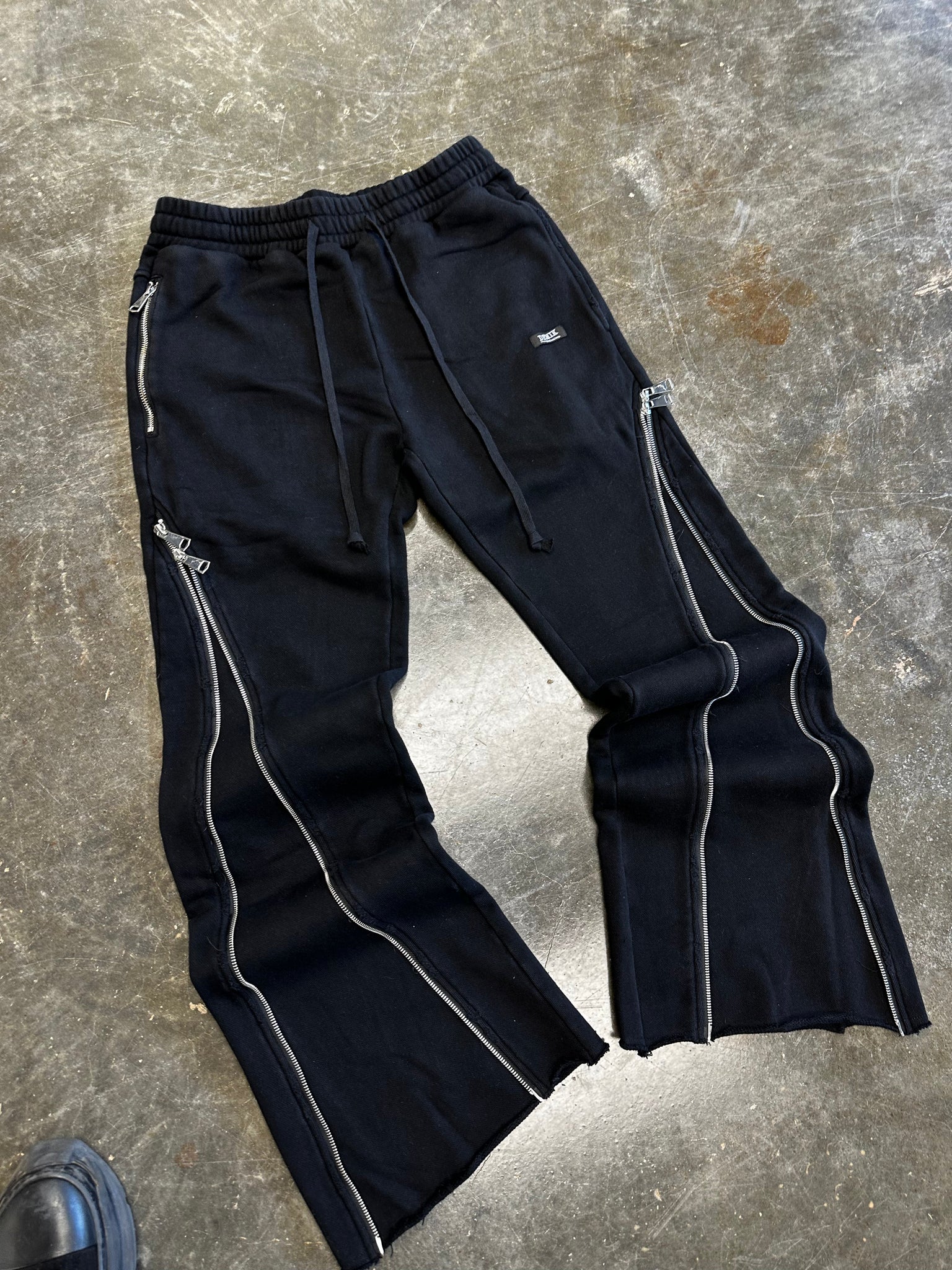 STEALTH 3X ZIP FLARED SWEATS (PREMADE)