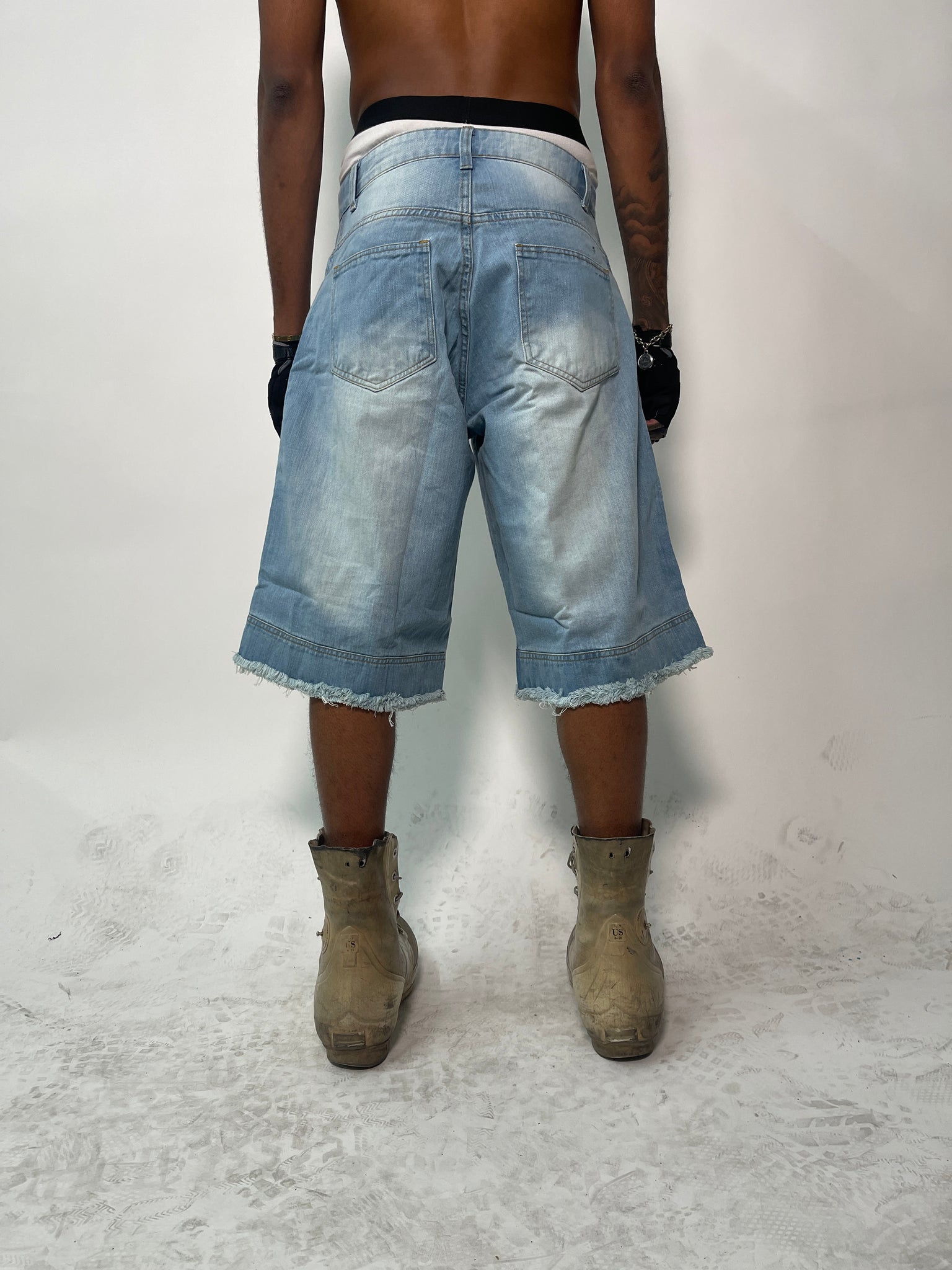 DISTRESSED DENIM JORTS