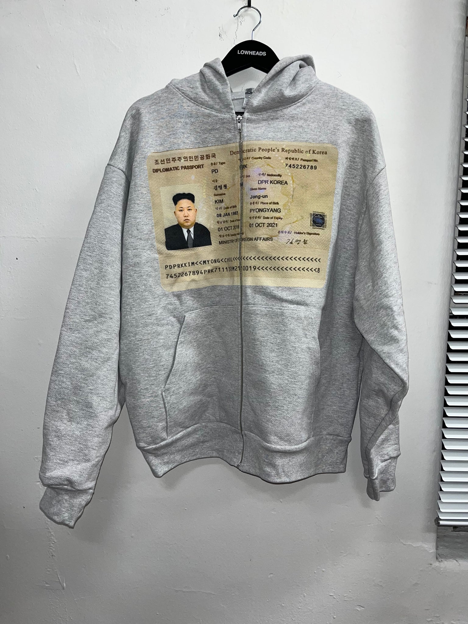 Supreme Leader Zip [Large]