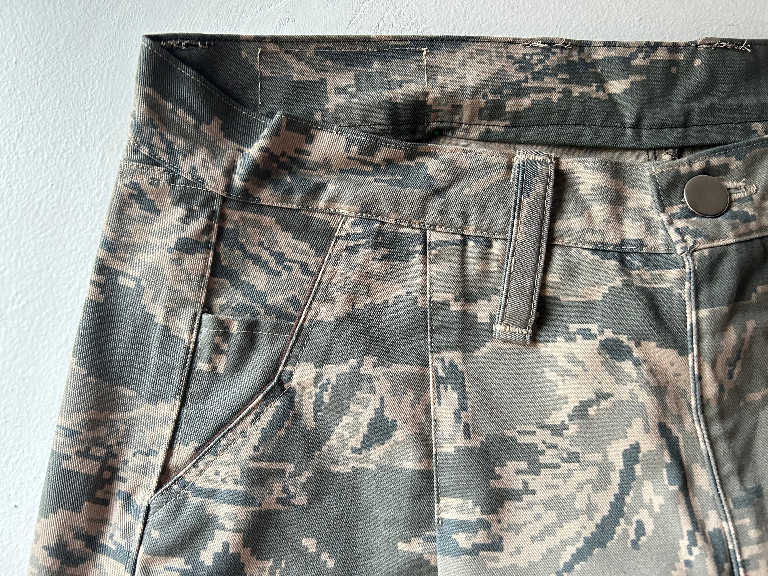 Pleated Camo pocket pants