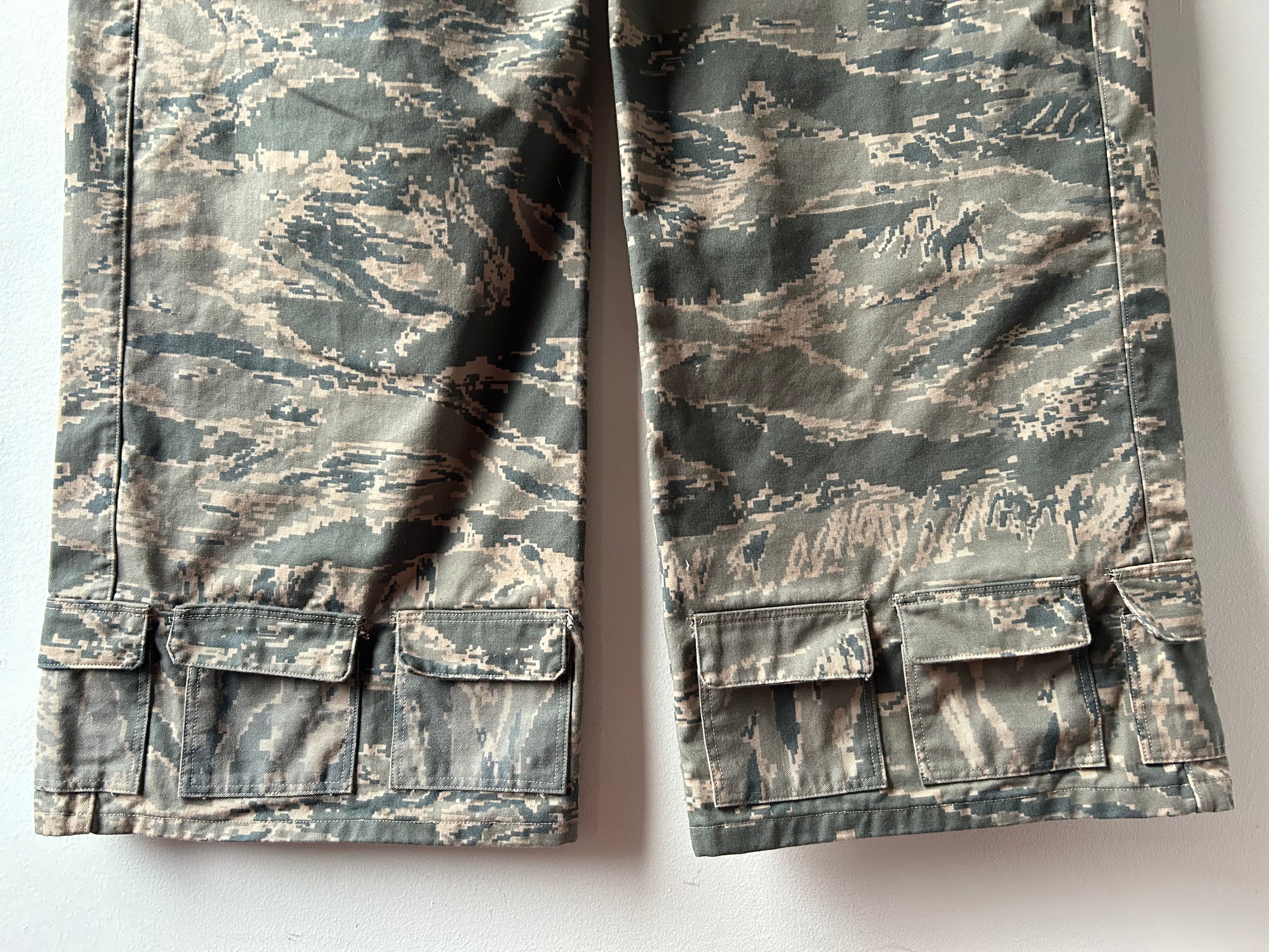 Pleated Camo pocket pants