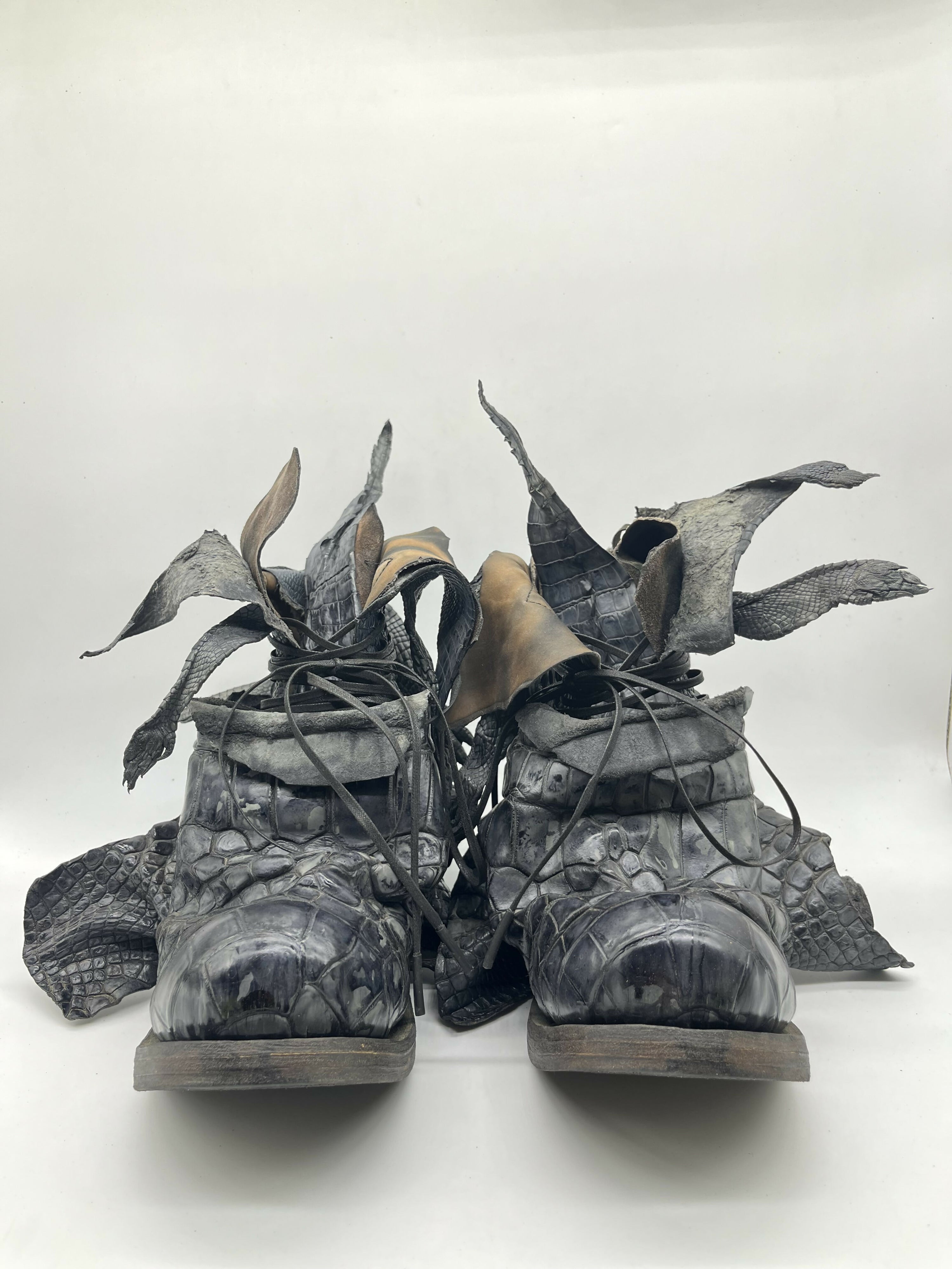 TLAL8 Antique Crocodile Grey (body parts version)