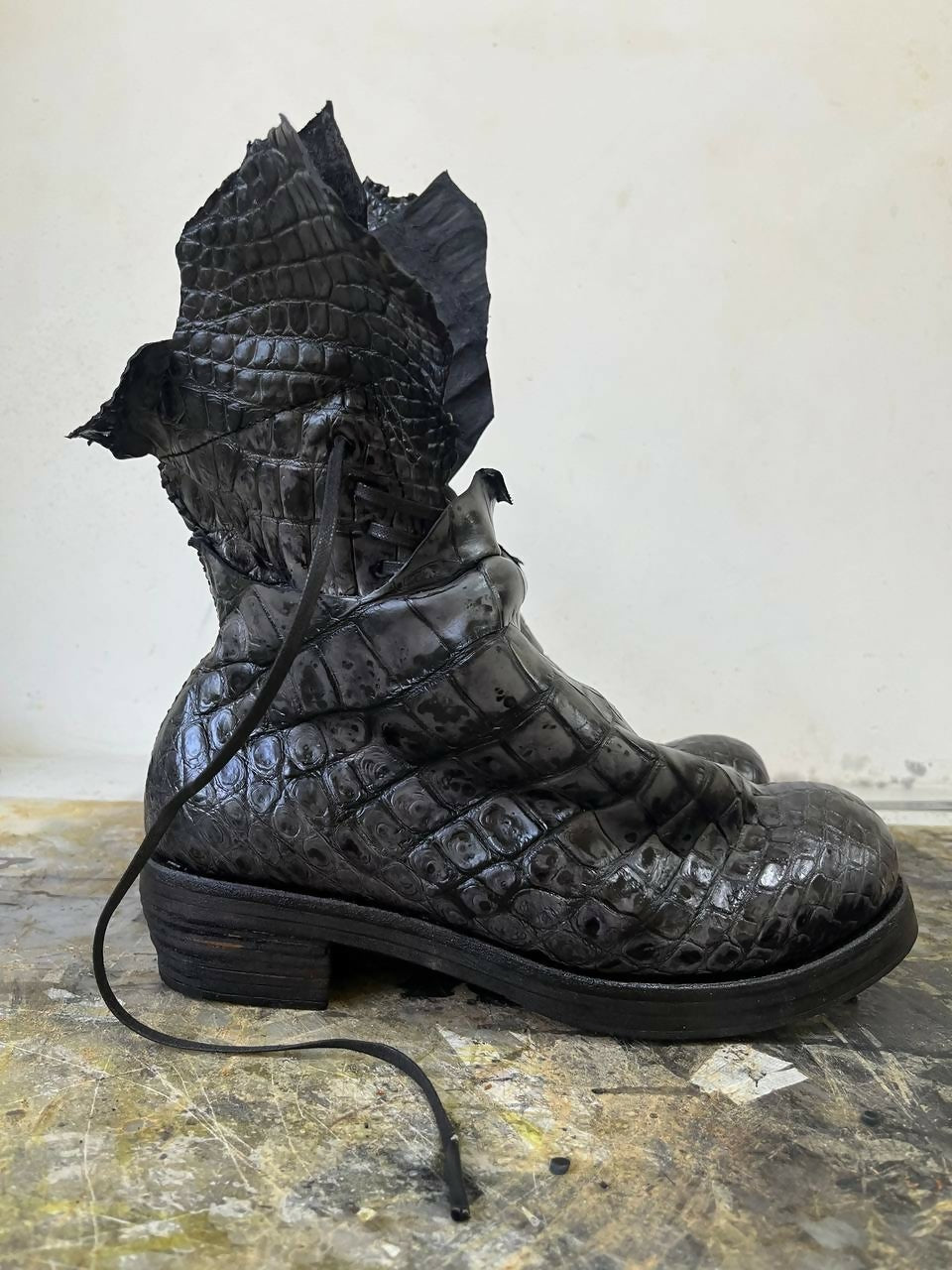 TLAL8 Antique Crocodile Grey