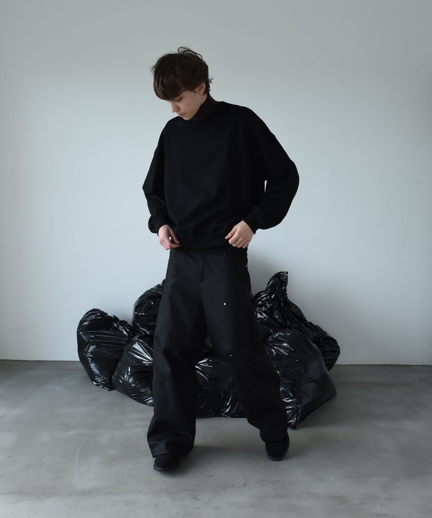 SYNOMUS CREWNECK
