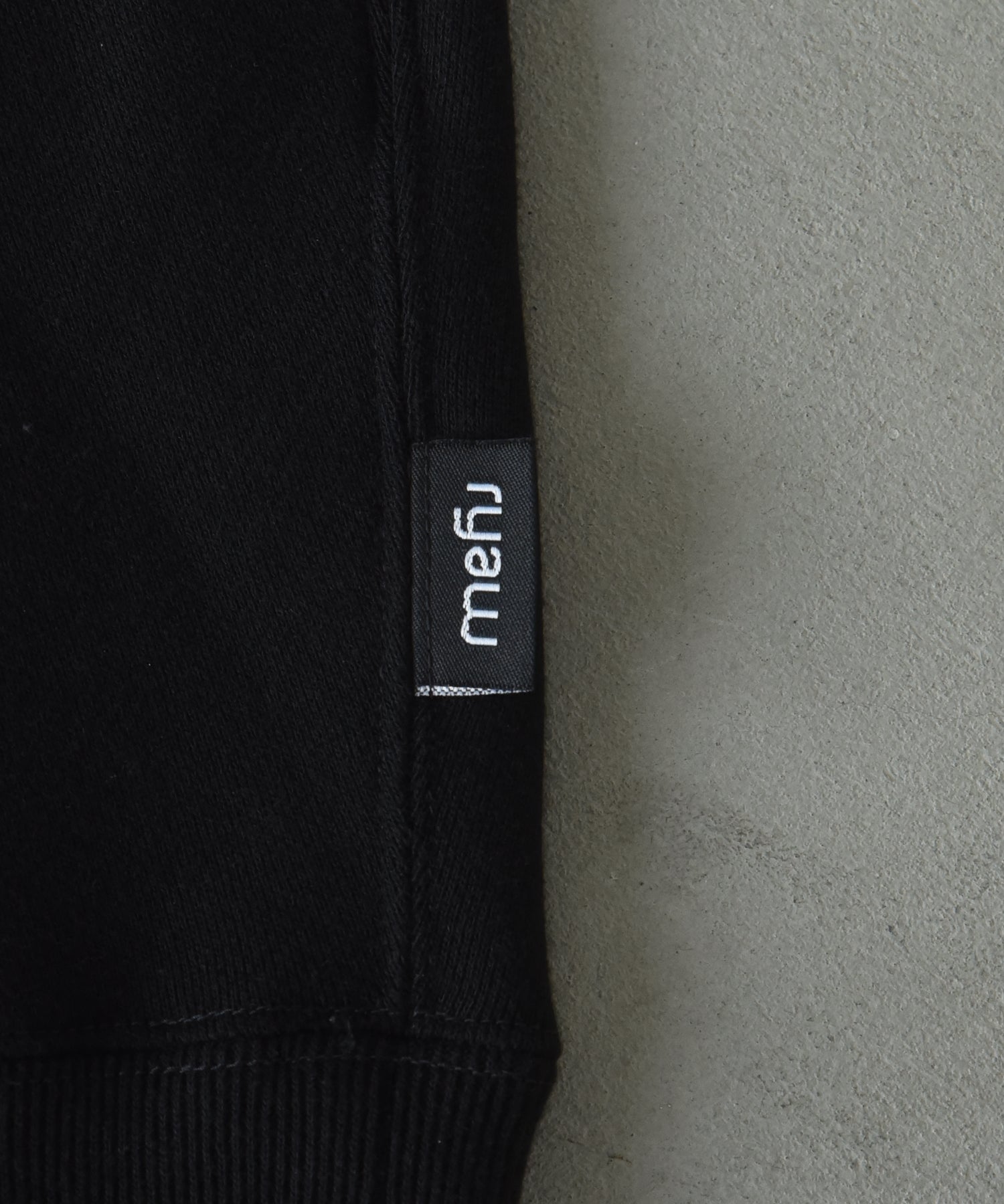 SYNOMUS CREWNECK