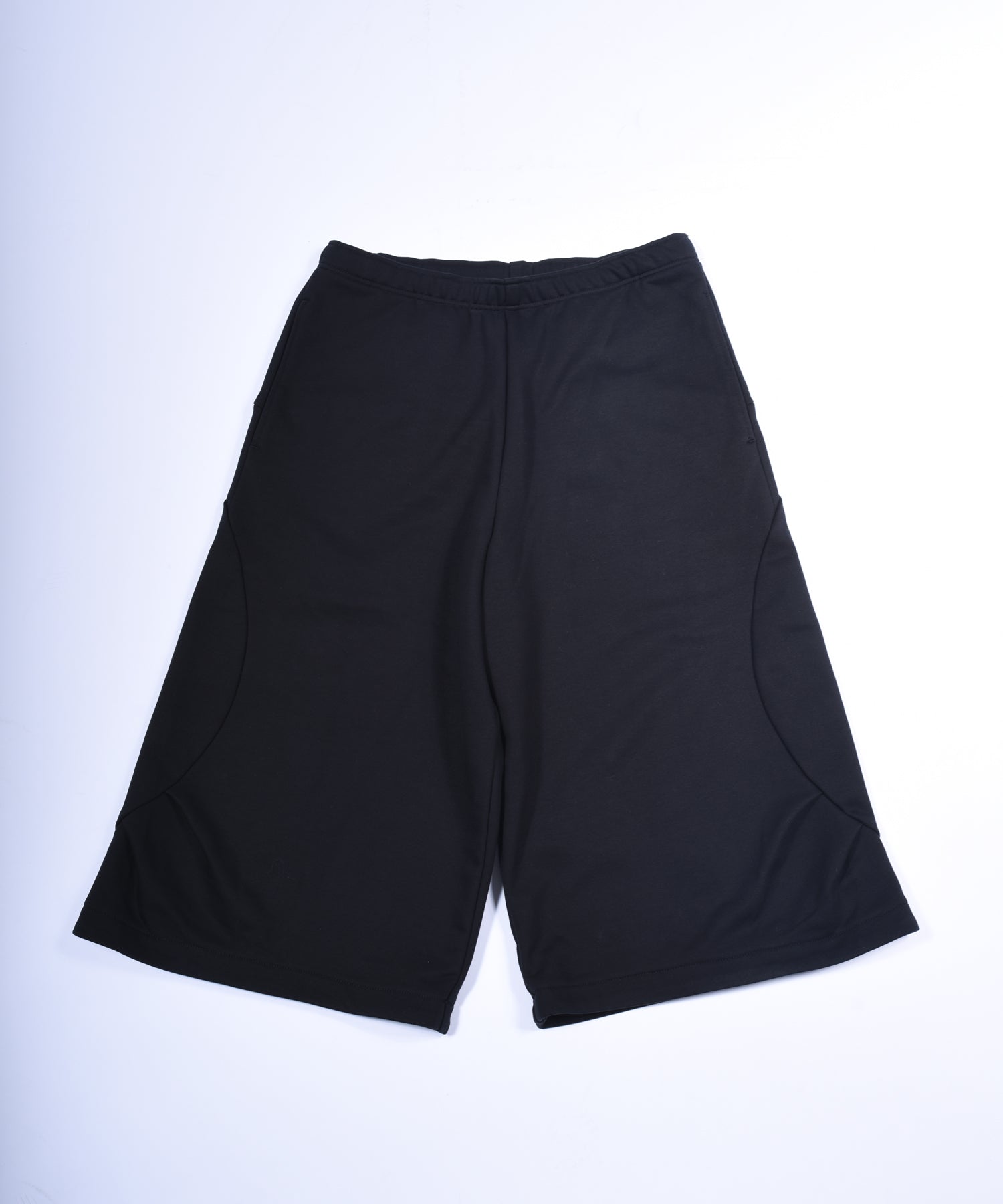 Inno WIDE SWEAT SHORTS