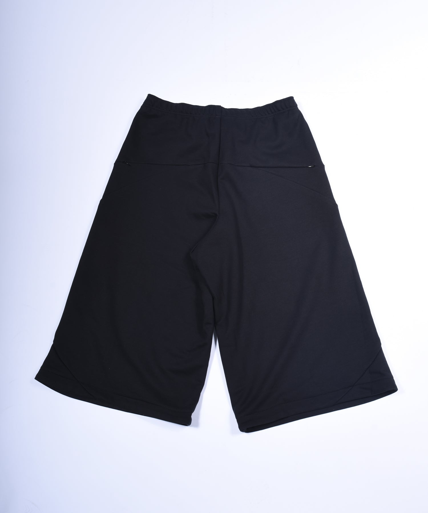 Inno WIDE SWEAT SHORTS
