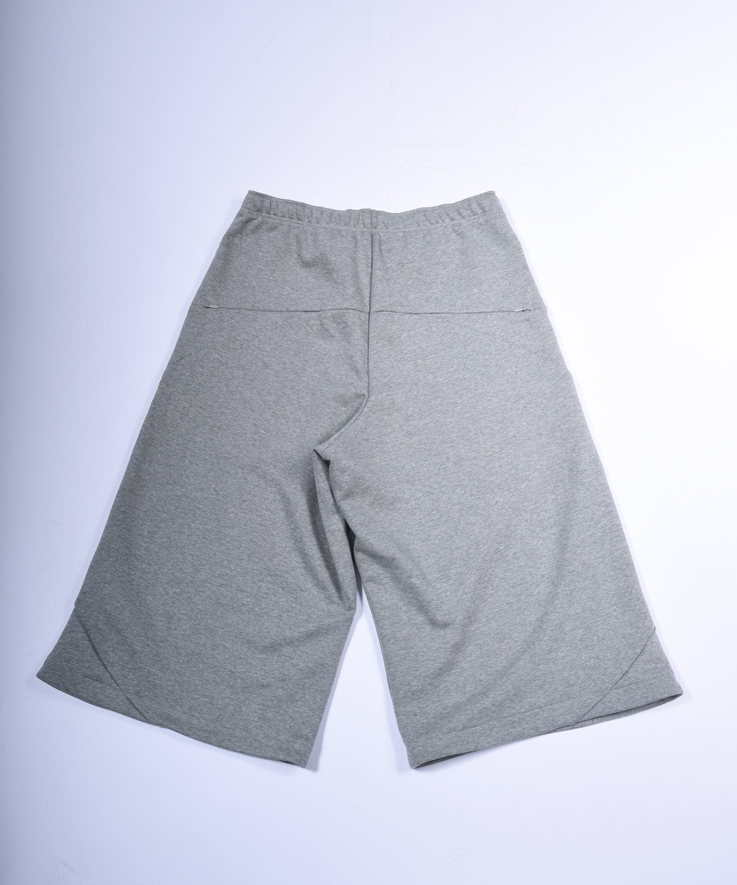 Inno WIDE SWEAT SHORTS