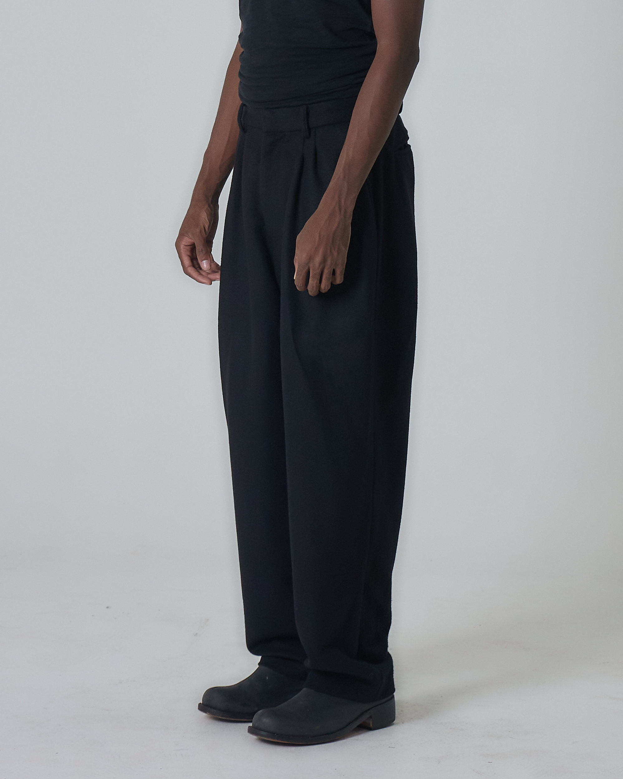TAPERED TROUSERS