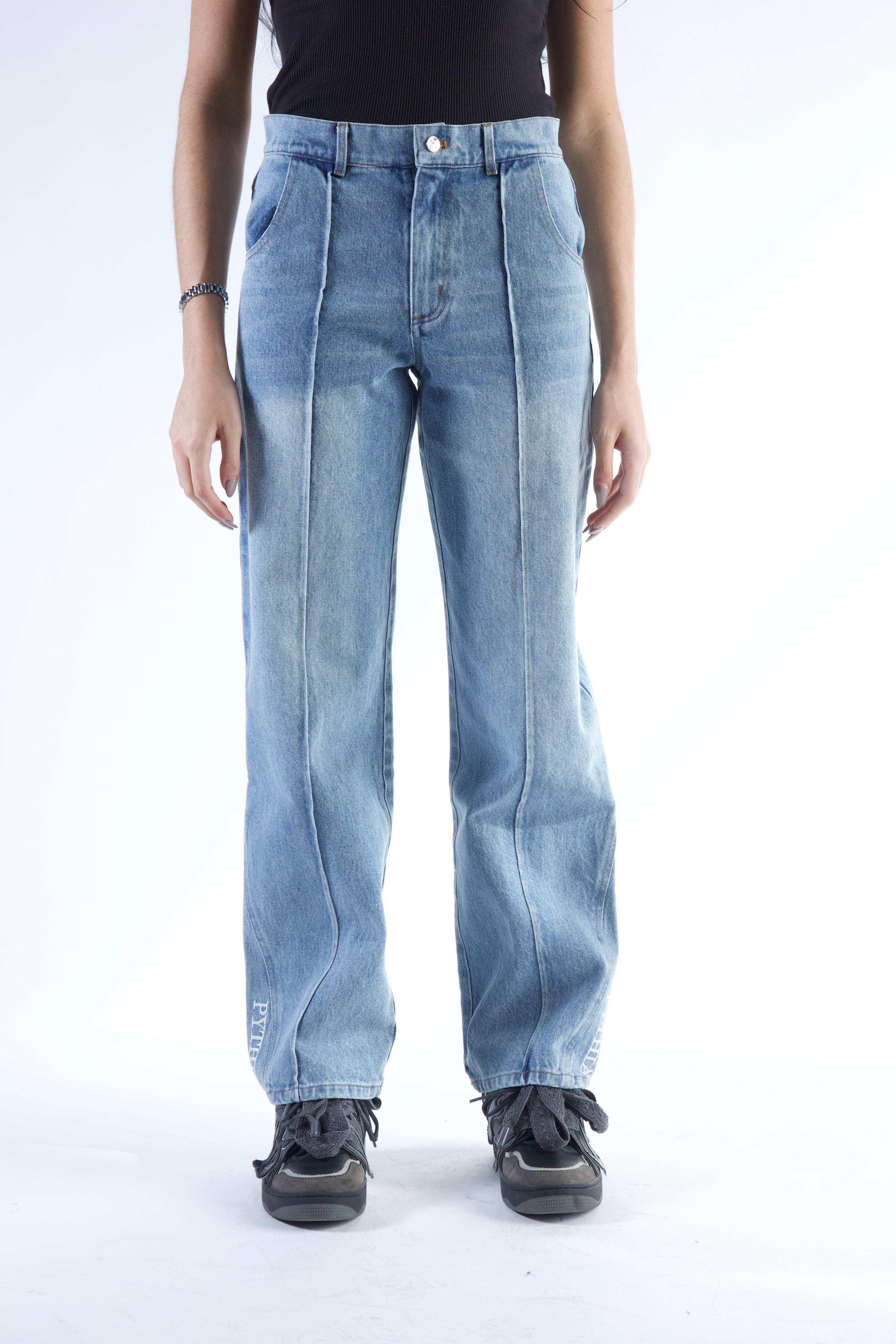 PLEATED WIDE LEG JEANS - LIGHT WASH