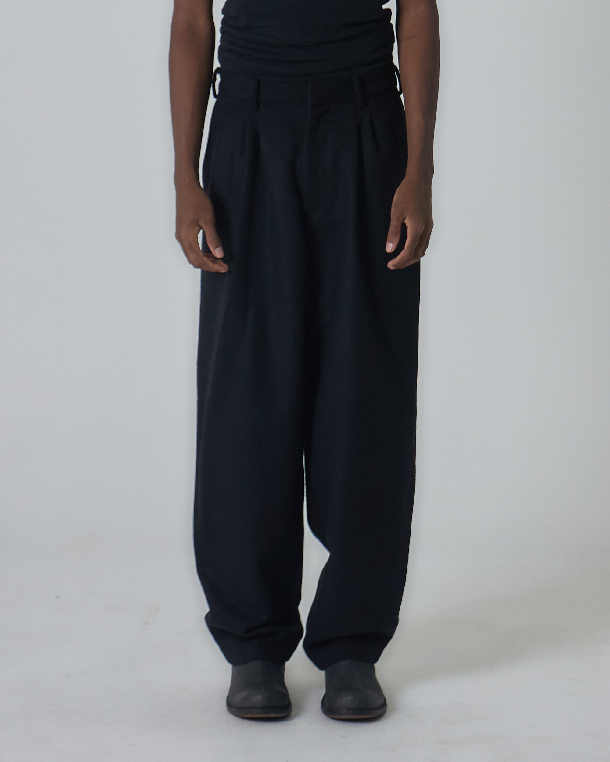 TAPERED TROUSERS