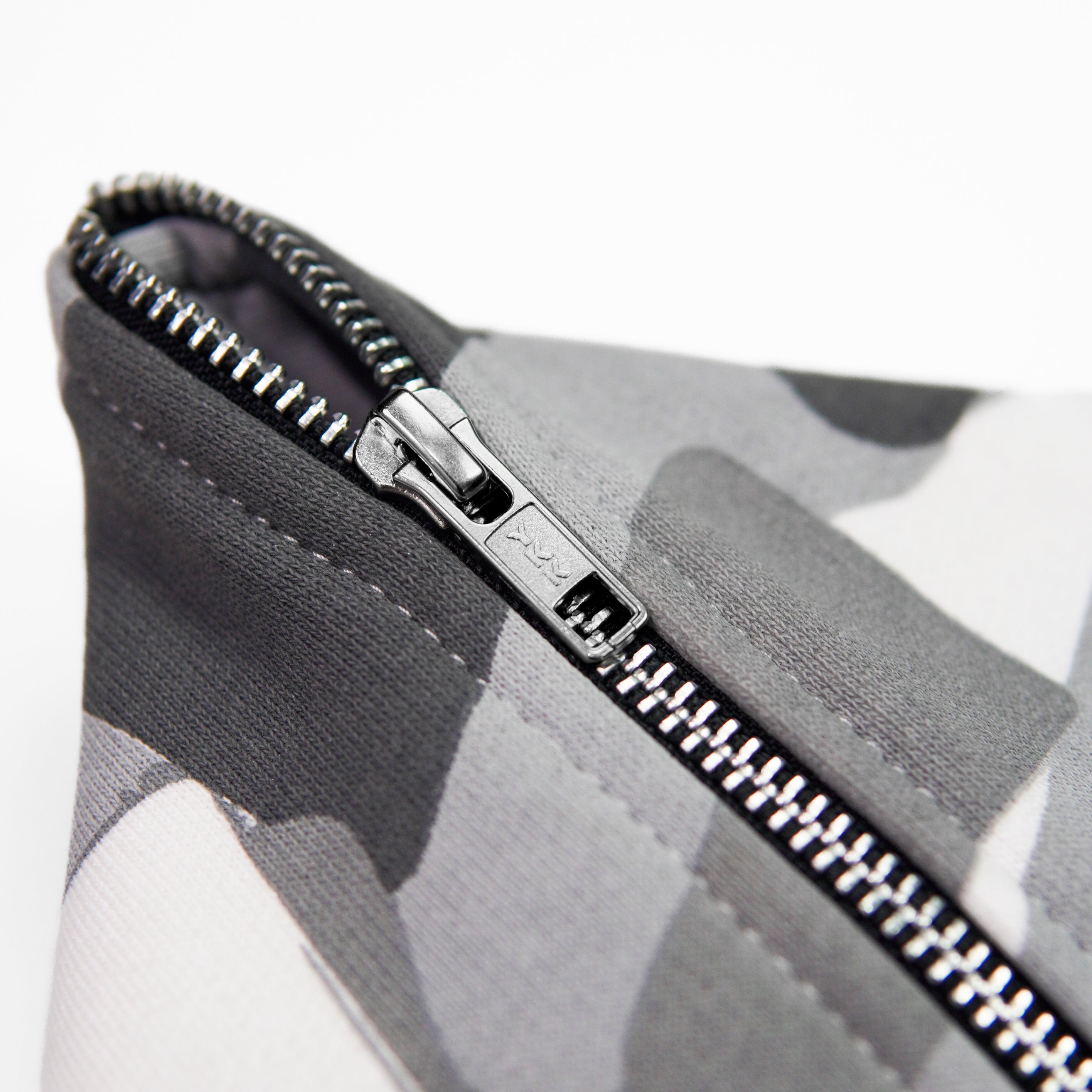 "C.A.M.O V2" FULL-ZIP UP (SNOW)