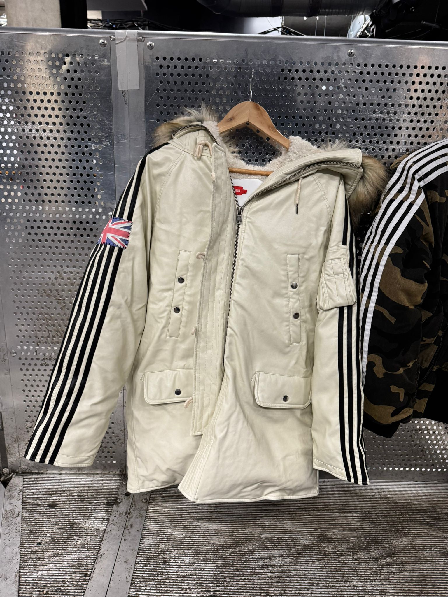 YORI/RECKLESS WHITE LEATHER PARKA