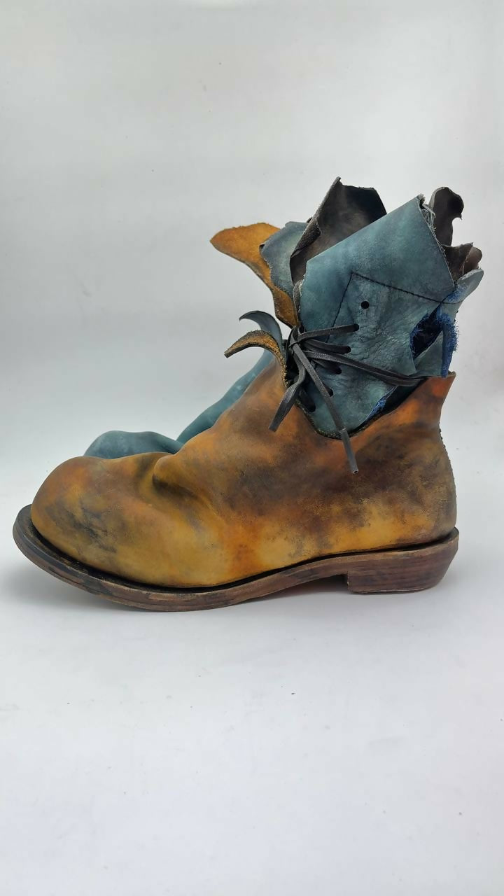 TLAL8 Clownish Deep Blue Yellow