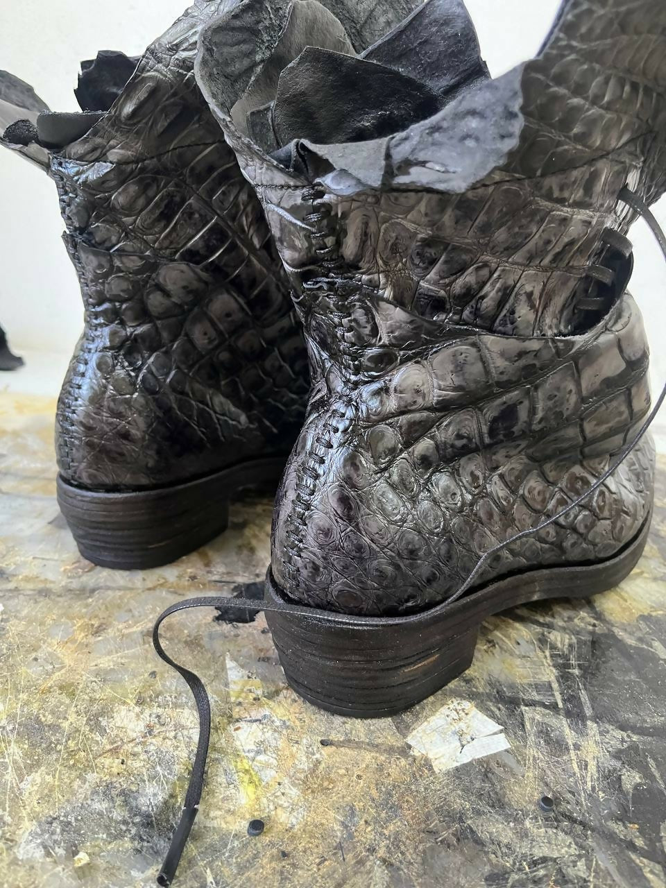 TLAL8 Antique Crocodile Grey