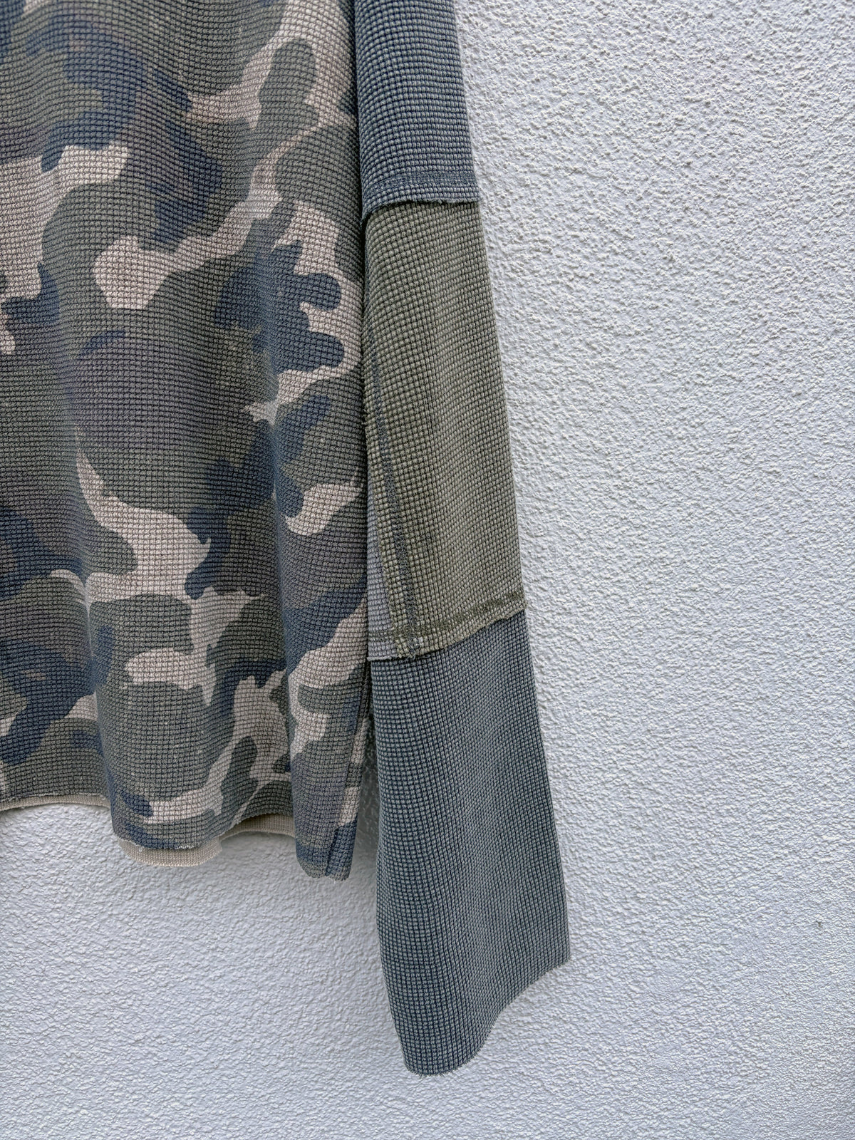DISTRESSED PATCHWORK THERMAL - CAMO GREEN