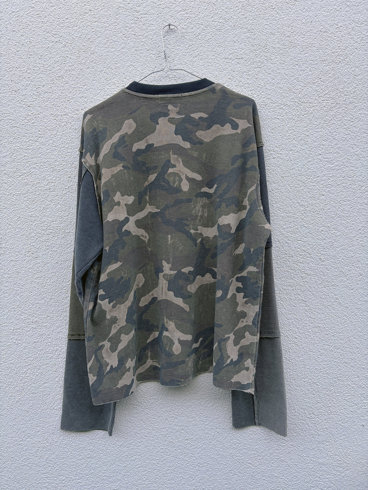 DISTRESSED PATCHWORK THERMAL - CAMO GREEN