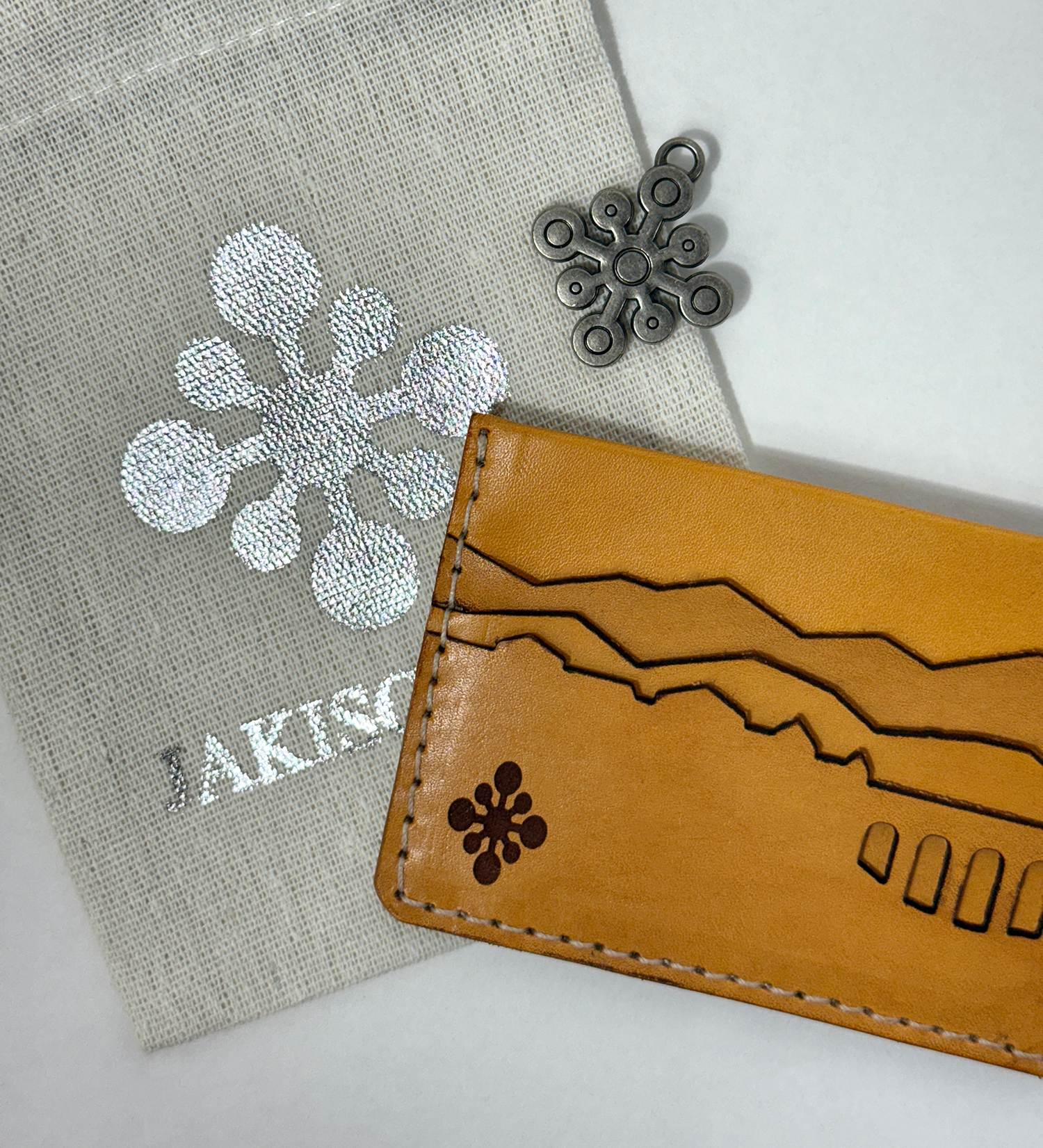 MOUNTAIN CARD-HOLDER (OAK)