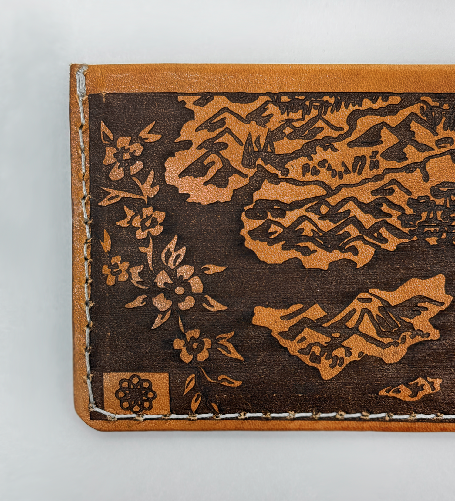 MOUNTAIN CARD-HOLDER (OAK)
