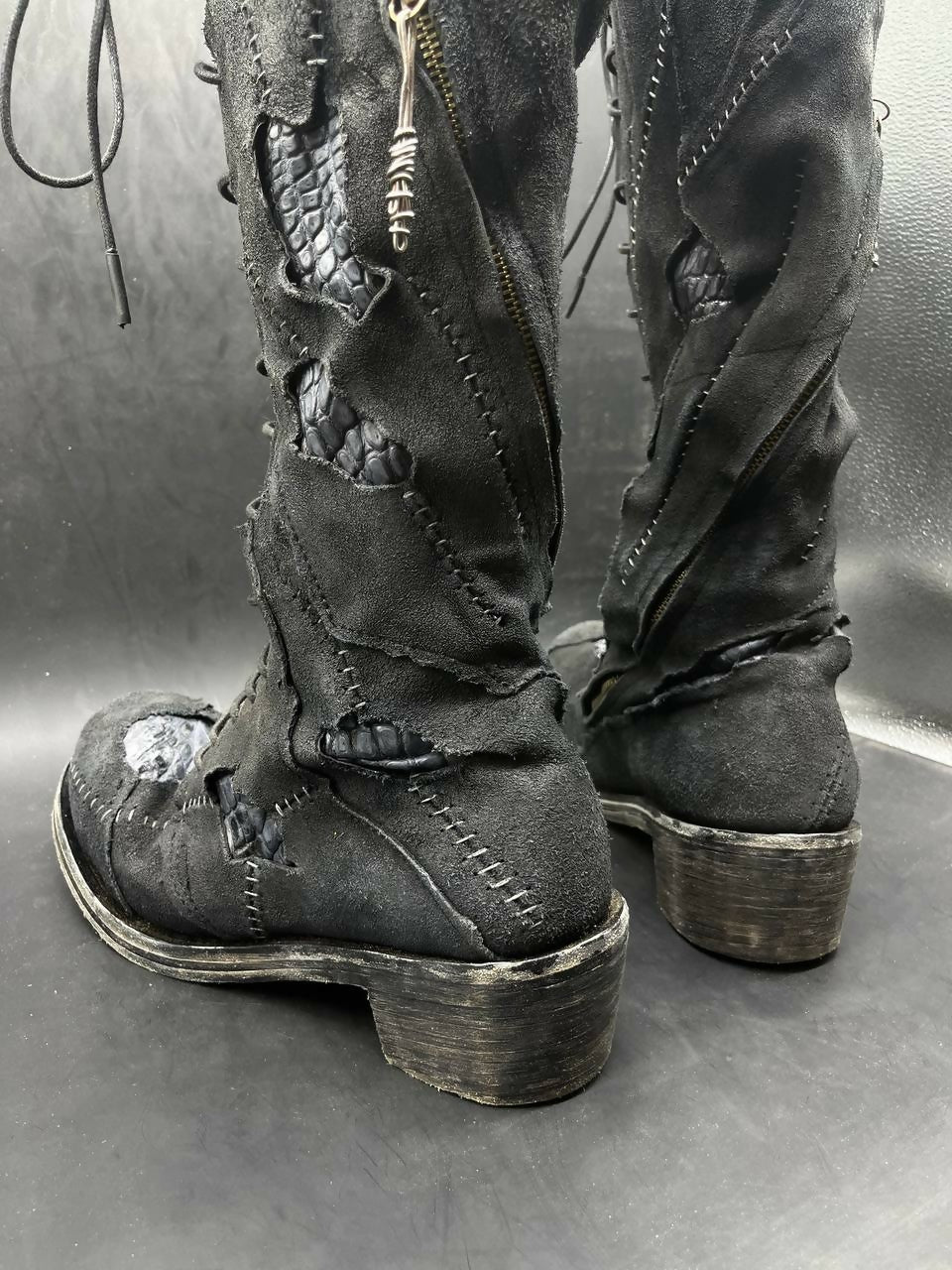 THOMAS Uncombed Black