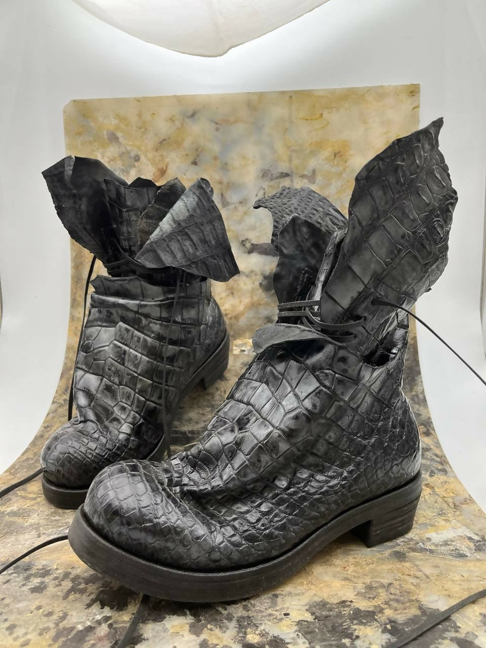 TLAL8 Antique Crocodile Grey