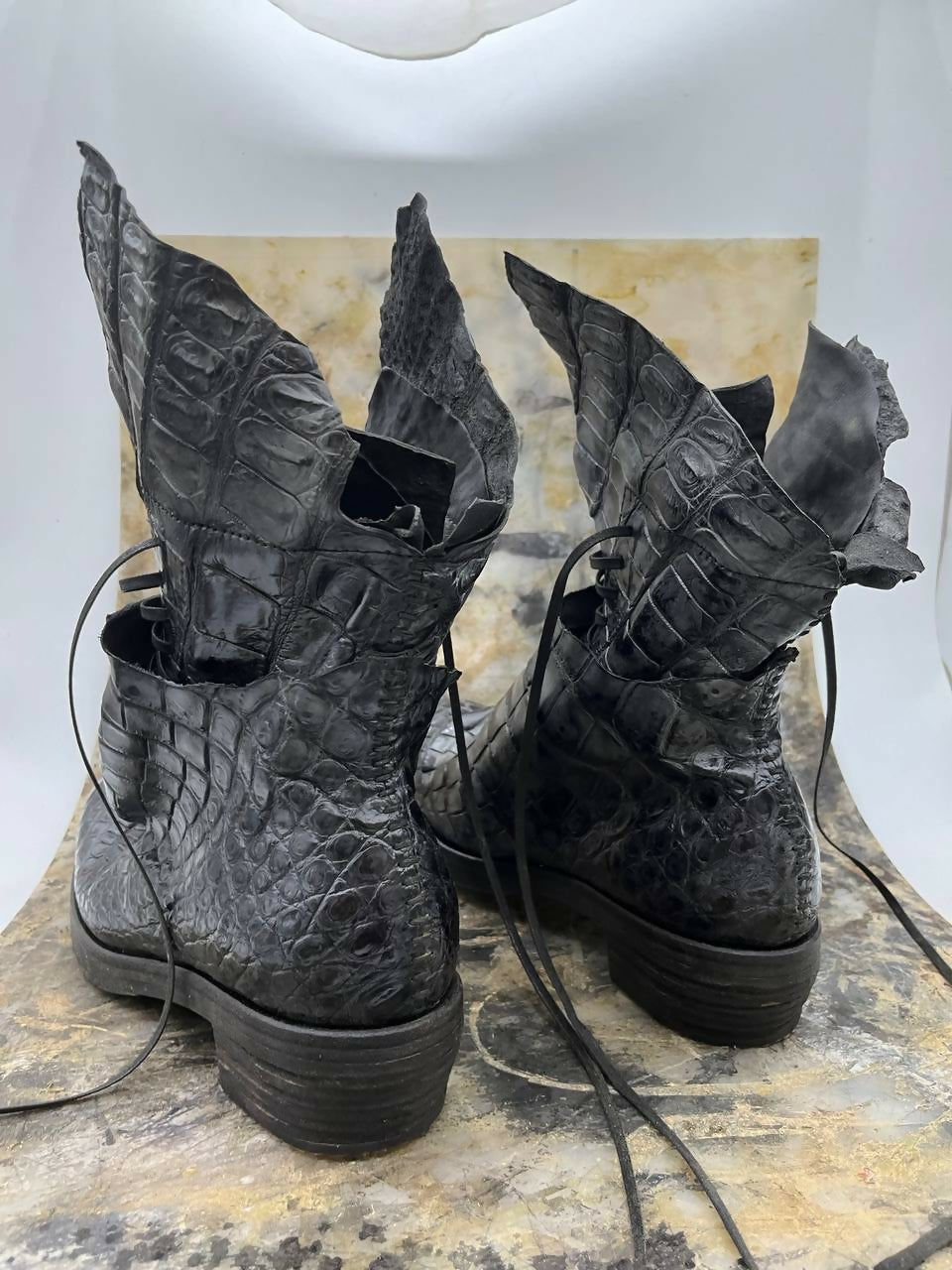 TLAL8 Antique Crocodile Grey