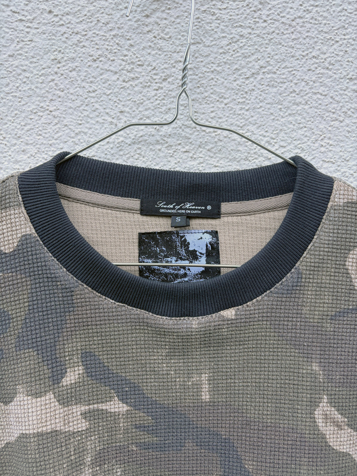 DISTRESSED PATCHWORK THERMAL - CAMO GREEN