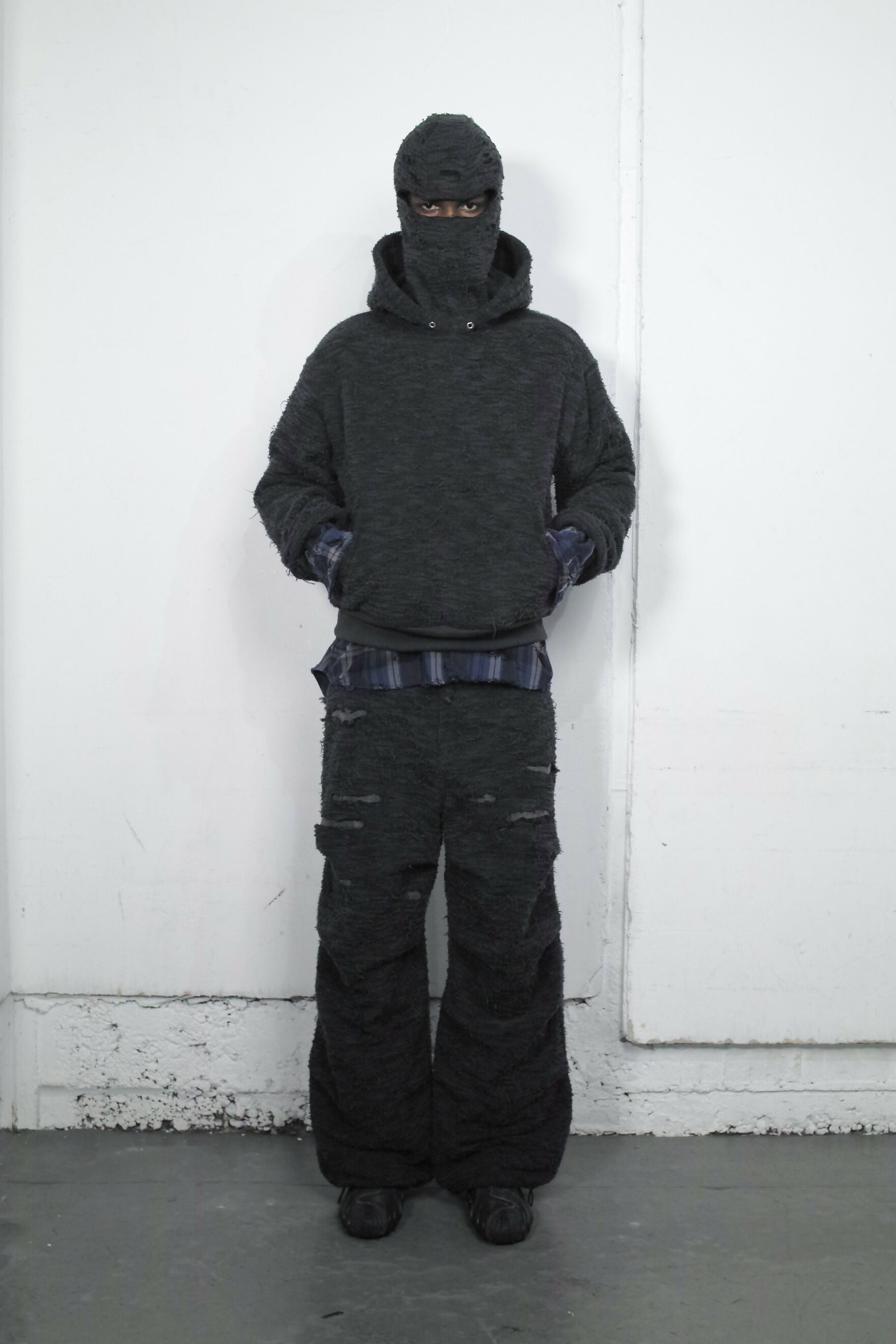 【PRE-ORDER】DISTRESSED FABRIC HOODIE / BLACK