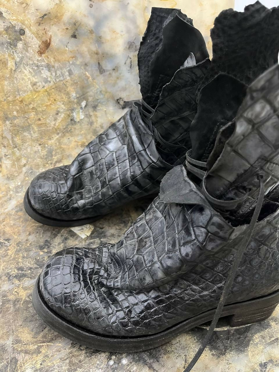 TLAL8 Antique Crocodile Grey