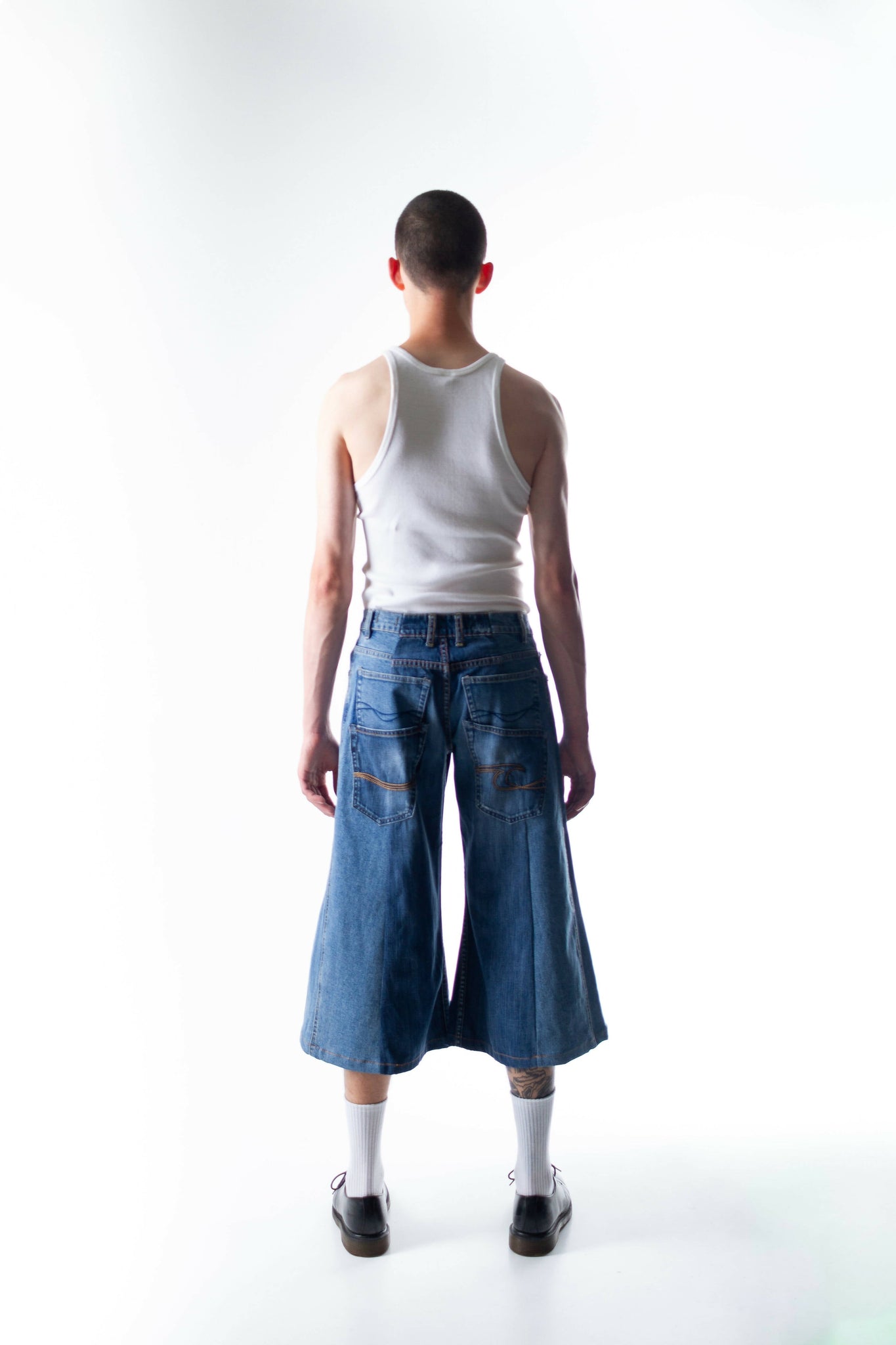 REWORKED SHORTS 5· WAIST: 76 CM