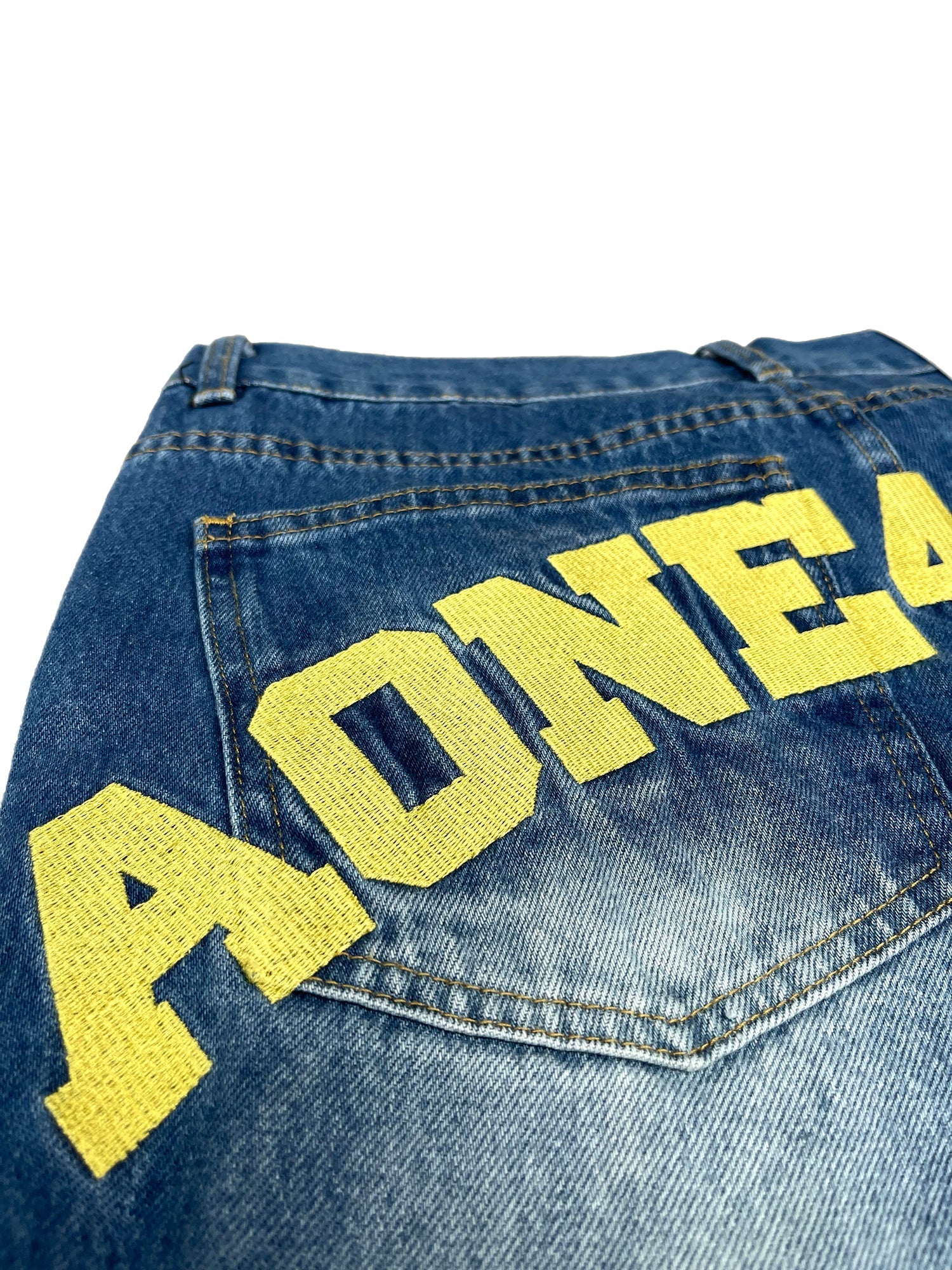 秋の新作AONE4SURE Embroidered Yellow Logo ジーンズ パンツ